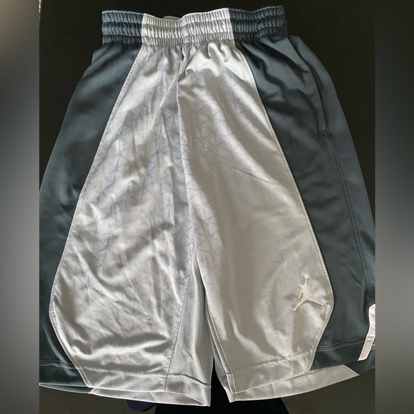 Like new mens Jordan shorts size Small - Picture 1 of 7
